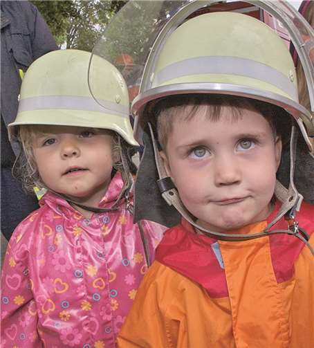 Vielleicht schon bald Verstärkung für die Feuerwehr ? Lara und Philipp aus Lederbach.