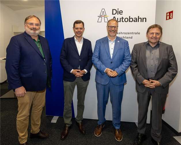 Vielseitige Informationen bei der Verkehrszentrale Deutschland mit (v.l.n.r.) Martin Friewald, Dr. Michael Güntner, CDU-MdB Harald Orthey und Prof. Gerd Riegelhuth.  Foto: Büro MdB Orthey