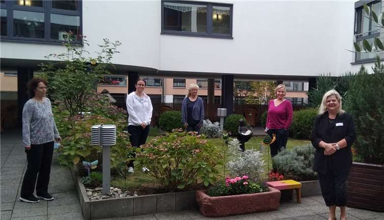 Vier Betreuungsassistentinnen aus dem Altenzentrum Ev. Marktkirchengemeinde trafen sich jetzt zum jährlichen Auffrischungskurs. V. li. Sandra Corves, Nicole Rehfeldt, Beate Landgraf, Rosa Tiga und Kursleiterin Carmen Mitscher.Quelle: Stiftung Bethesda – St. Martin