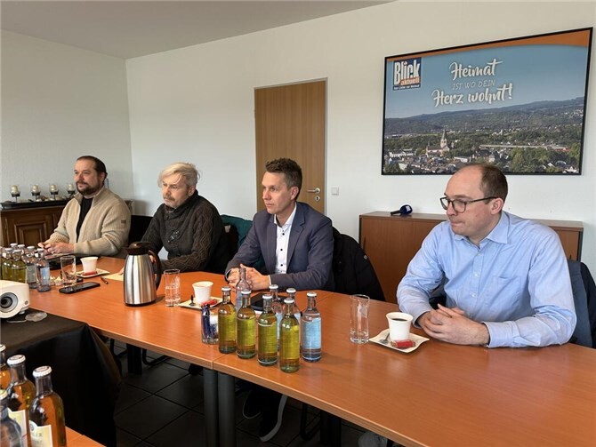 Vier Kandidaten bewerben sich um das Bürgermeisteramt: (v.l.) Christoph Scheuer, Axel Ritter, Pascal Rowald und Jörn Kampann. Foto: ROB