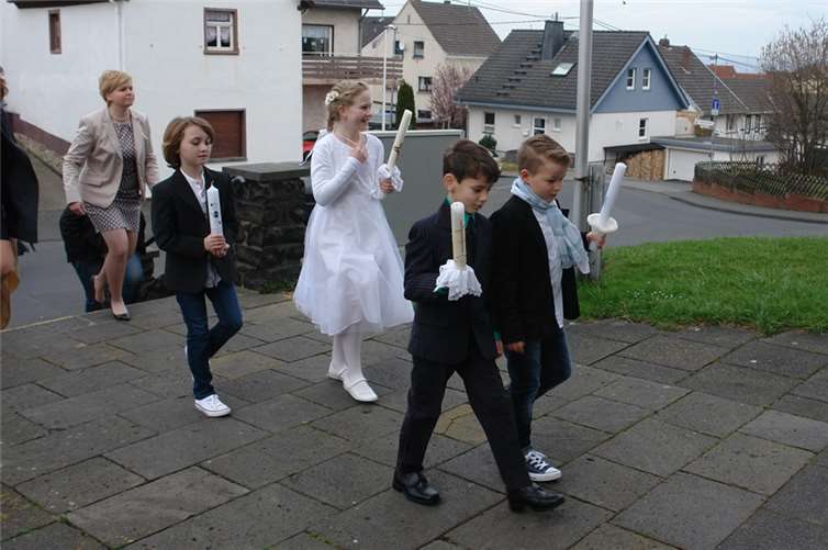 Vier Kinder erhielten in Dattenberg ihre erste Kommunion.