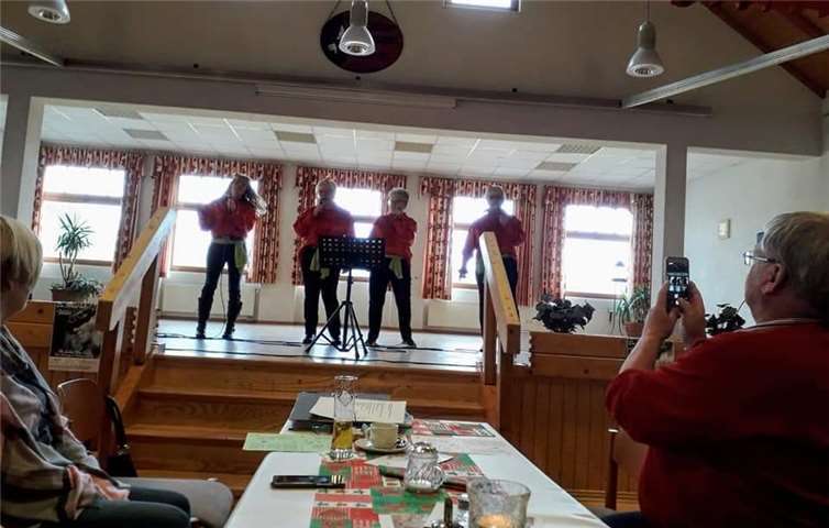 Vier Landfrauen trugen das Hefelied vor. Fotos: privat