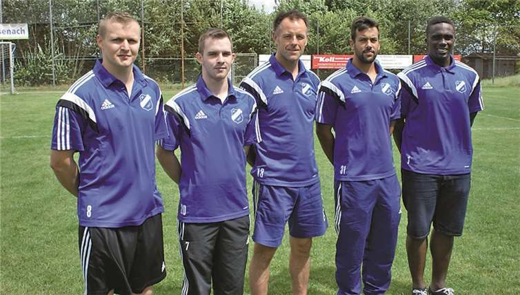 Vier Neuzugänge hat der SC Wassenach zu verzeichnen (v.li.): Matthias Aretz, Marc Degen, Trainer Stephan Nikolay, Sebastian Dhillon und Sebastian Zerbe. privat