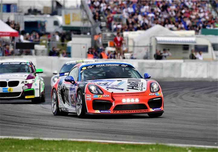 Vier Starts – vier Klassensiege. Der Porsche Cayman GT4 CS von RTR war auch beim 24h-Rennen nicht zuschlagen.