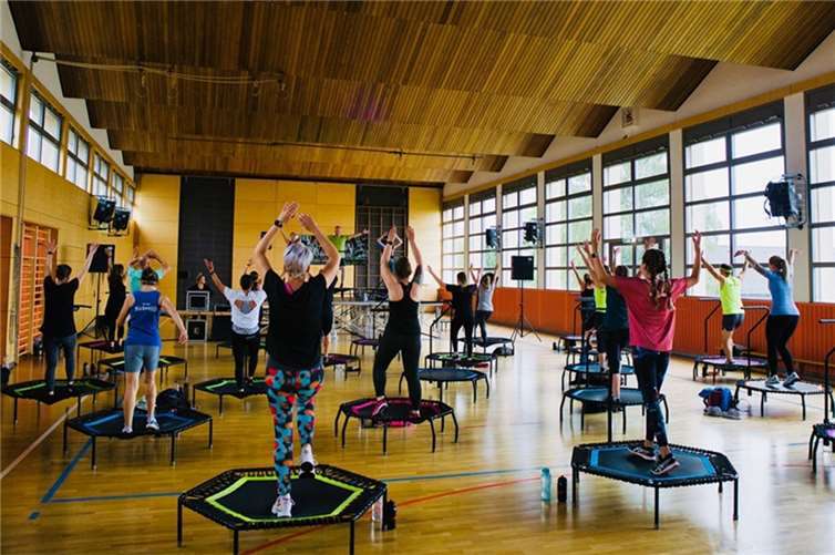 Vier TrainerInnen brachten die Pellenzhalle wieder richtig zum Beben und Wackeln.