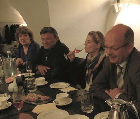 Vier, die sich gut verstanden: Die Krimi-Autoren Gabriele Keiser und Jörg Schmitt-Kilian im Gespräch mit den Verlegern Susanne und Hermann Krupp. Kultursalon Koblenz