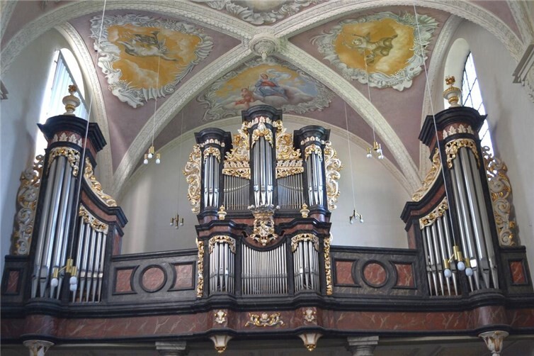 Vier international besetzte Konzerte lassen die Klais-Orgel der Kreuzbergkirche – Bonn-Ippendorf, Stationsweg – in diesem Juni und Juli erklingen.