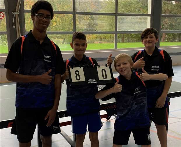 Vierter Sieg im vierten Spiel für die Jugendmannschaft (v. l.): Jody Adamou, Ilias Dipper, Nick Peters und Joschka Mertmann.