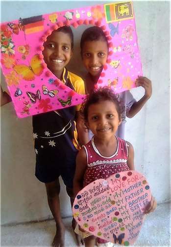 .Vihanga (9 J.)mit Bruder und Schwester