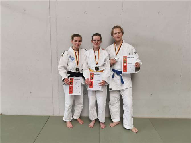 Viktoria Weißenhorn (Mitte), Fabienne Binder und Roman Meier. Foto: privat