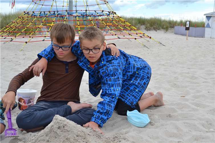 Vincent (l.) hat das Down-Syndrom - nur ein winziges Chromosom unterscheidet ihn von anderen Kindern. Foto: Bunter Kreis Rheinland e.V.