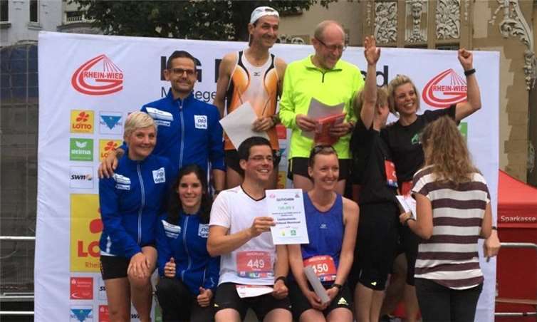 Viola Pulvermacher (v. l.), Barbara Grell, Jennifer Kreschmann (nicht auf dem Bild) und Michael Krämer belegten den zweiten Platz in der Teamwertung. Fotos: privat