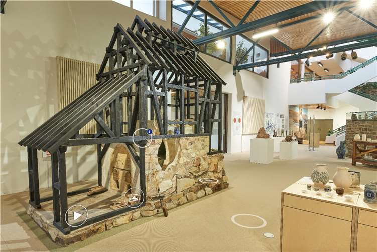 Virtuell kann man alles über die Geschichte des Westerwälder Steinzeugs erfahren. Foto: Keramikmuseum