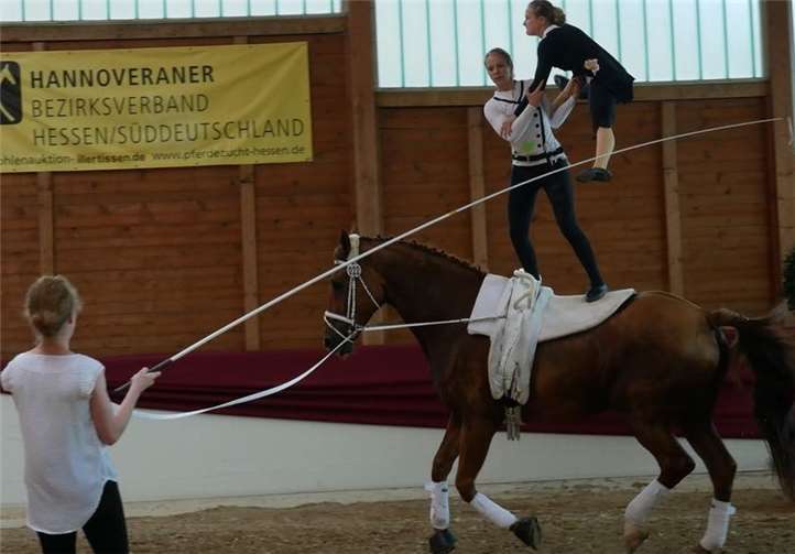 Vivian Vankann, Nikola Becker und Pferd Dobby auf Medaillenkurs. privat