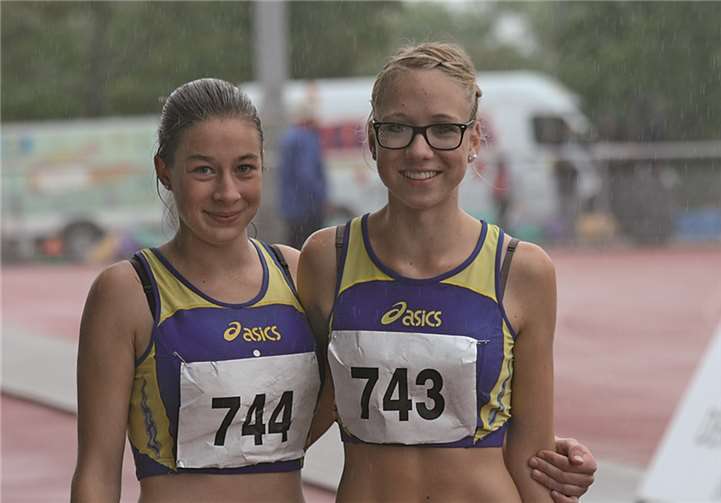 Vivien Ackenmann und Lea Hens beim Landesvergleich.privat