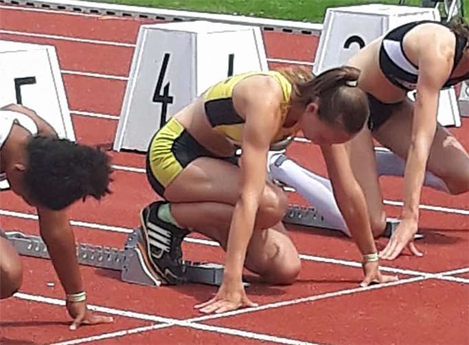 Vivien Ließfeld am Start der Hürden-Strecke. Foto: privat