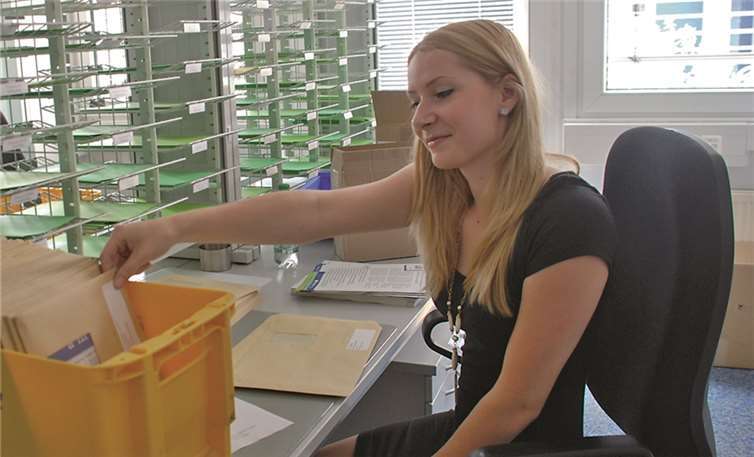Vivien nutzt die Gelegenheit, im Rahmen eines Praktikums verschiedene Arbeitsabläufe und Abteilungen einer Verwaltung kennenzulernen. privat