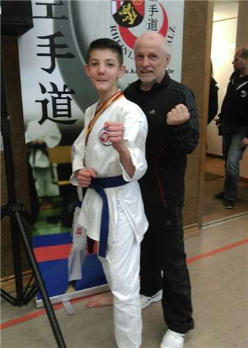 Vizemeister Miguel Herder mit Vereinsgründer Günter Bitzhöfer.privat