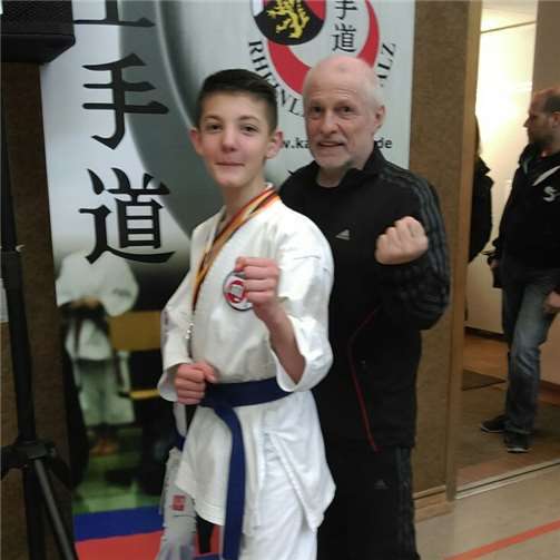 Vizemeister Miguel Herder mit Vereinsgründer Günter Bitzhöfer. privat