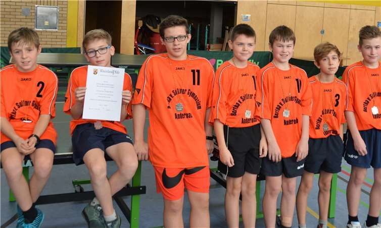 Vizemeister des Landes Rheinland-Pfalz – die Tischtennisspieler des Bertha-von-Suttner-Gymnasiums Andernach gewannen im WK III die Silbermedaille.privat