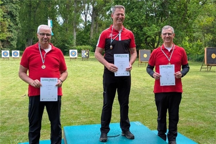 V.l. 2. Platz Thomas Dietz (VfB Polch), 1.Platz Frank Jacobs (Tus Ahrweiler), 3. Platz Michael Winter (VfB Polch).