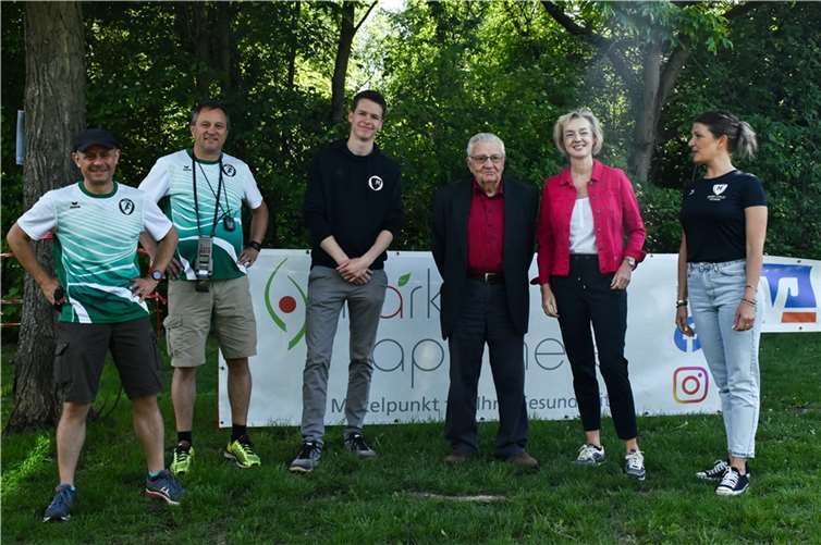 V.l.: Abteilungsleiter Leichtathletik Jan Lorenz, MSV-Trainer Frank Hahn, Vorstandsmitglied Tobias Hübel, 1. kommissarischer Vorsitzender des MSV Klaus Bold, stellvertretende Bürgermeisterin Ariane Stech und MSV Geschäftsstellenleiterin Tatjana Jarow. Foto: privat