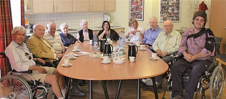 (V.l.) Albert Maier, Dr. Albert Reifferscheid, Dieter Hannappel, Aloysia Kockelmann, Maria Mäder, Angela Fresta, Gisela Wolfsgruber, Werner Lehnhard, Johannes Zils und Norbert Rech bilden den neuen Bewohnerbeirat für die nächsten zwei Jahre. Privat