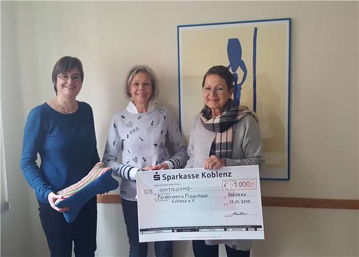 (V.l.) Alexandra Neisius (Leiterin des Frauenhauses Koblenz), Anneliese Müller und Nora Salvadori (Vorsitzende des sFördervereins Koblenz e.V.). Foto: Privat