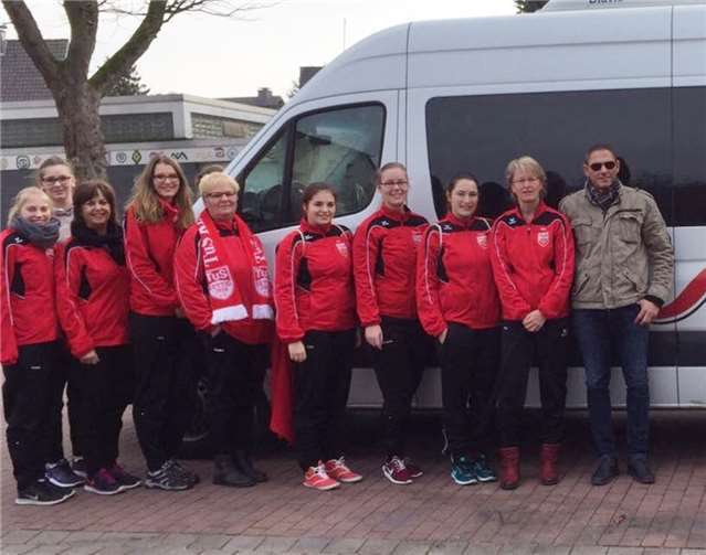 V.l.: Andrea Bruchhof, Vanessa Laux, Christiane Eichelsbacher, Tina Thielen, Heike Balmes, Lisa Steinhagen, Melanie Rünz, Anne Klein, Tina Thielen und Stefan, der Busfahrer. Privat