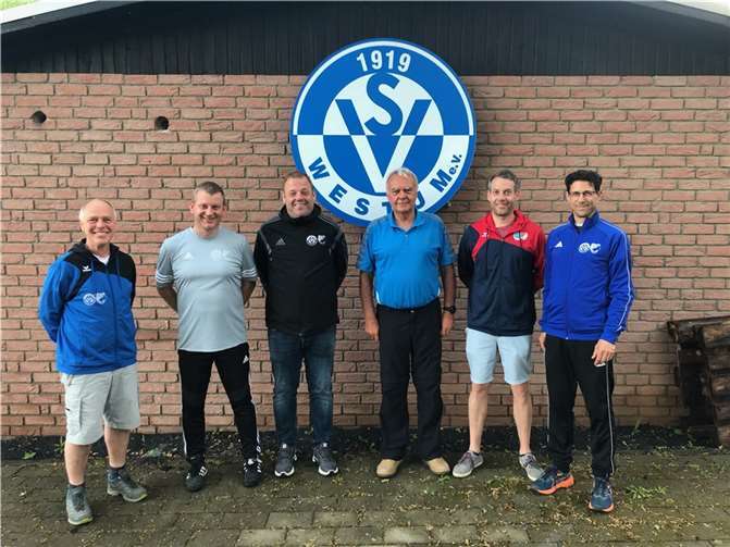 V.l.: Andreas Stenzhorn, Frank Gaydos, SV-Vorsitzender Jörg Schneider, Jugendleiter Erwin Ritterrath, Thomas Wittenborg und Wolfgang Staus. Foto: privat