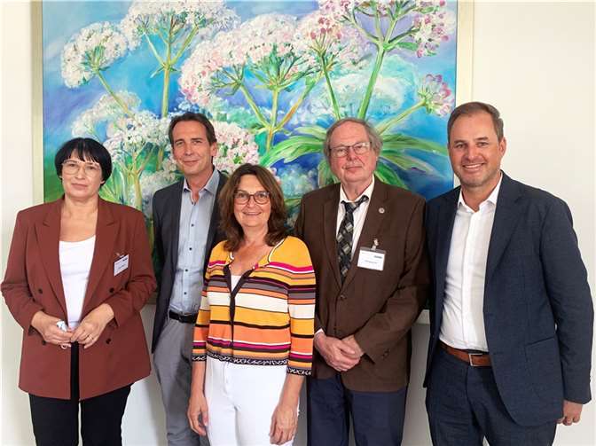 V.l.: Anette Moesta MdL, Betriebsleiter Dietmar Kaiser, Mechthild Heil MdB, Betriebsratsvorsitzender Wolfgang Hell und Geschäftsführer Michael Braig. Alle Beteiligten waren zum Zeitpunkt des Besuches geimpft, genesen oder getestet.“Foto: privat