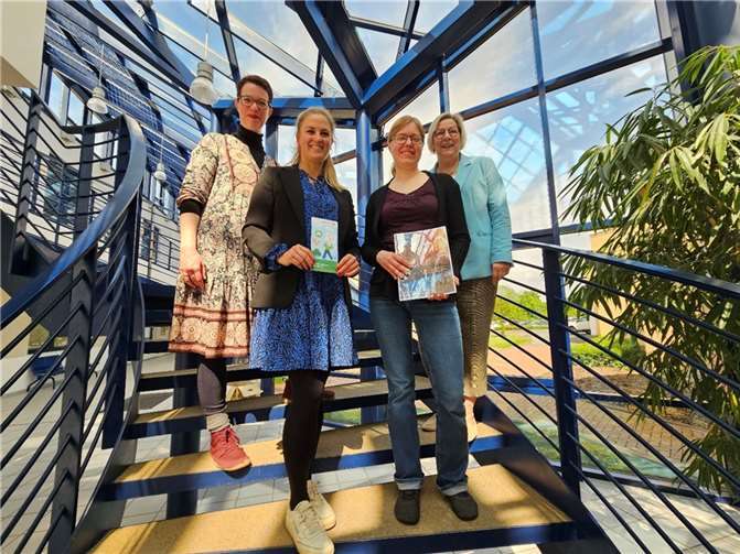 V.l.: Angela Gilges (1. Vorsitzende LAG Voreifel - Die Bäche der Swist e.V.), Anna Höyng (Regionalmanagerin), Lina Mombauer (Regionalmanagerin), Petra Kalkbrenner (2. Vorsitzende LAG Voreifel - Die Bäche der Swist e.V. und Bürgermeisterin von Swisttal). Foto: LEADER Region „Voreifel - Die Bäche der Swist“