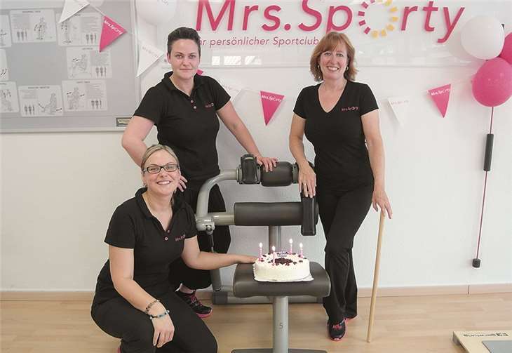 V.l: Anna-Friederike Meßler, Marie-Luise Meßler und Sabine Löltgen (Trainerin) freuen sich über den Erfolg des Clubs.