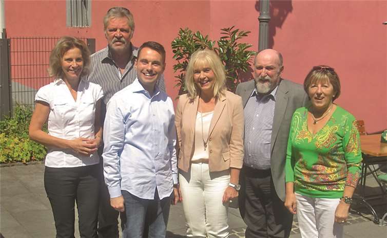 V.l.: Anna Köbberling, Ratsmitglied Heribert Heinrich, SPD-Vorsitzender David Langner, Margit Theis-Scholz, Ratsmitglied Gerd Lehmkühler und SPD-Vorstandsmitglied Gertrud Block.privat