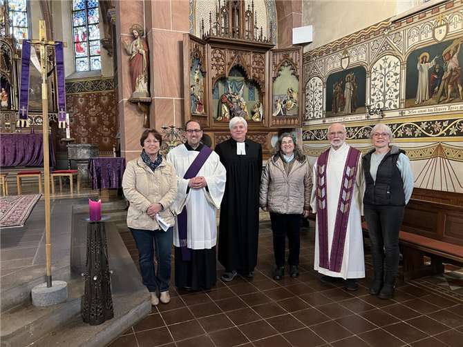 V.l. Annette Weiß (röm.-kath.), Diakon Andreas Schlösser (röm.-kath.), Pfarrer Andreas Horn (ev.), Eva Schütze (röm.-kath.), Pfarrer Hans-Werner Schlenzig (alt-kath.), Elisabeth Bay (röm.-kath.). Foto: privat