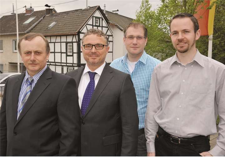Unser Dorf hat Zukunft V.l. Anton Gieraths (Ortsvorsteher-Kandidat), Gerhard Ulrich, Christian Schmickler und Frank Hoffmann; als Ersatzkandidaten kandidieren Christof Schmickler, Hans-Peter Frings, Peter Schmickler und Reiner Werff. privat