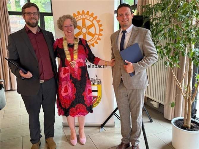 Feierliche Ämterübergabe im Waldhotel V.l.: Arne Schwarze, Martina-Baur-Schäfer, Benjamin Springub. Foto: privat