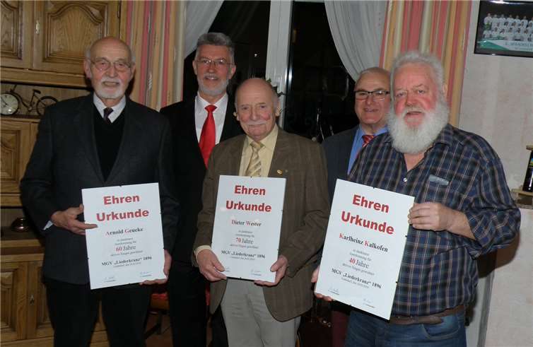 (V.l.) Arnold Geueke, Wolfgang Walter 1. Vorsitzender, Dieter Wester, Karl Sroka 2. Vorsitzender,Karlheinz Kalkofen.privat
