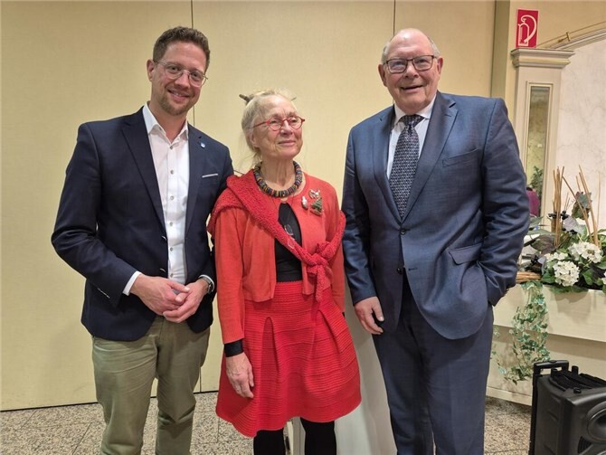 V.l.: BM Swen Christian, Monika Clever, Dr. Dieter Braun freuen sich auf einen schönen Nachmittag mit den Gästen. Foto: privat