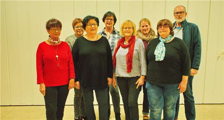 (V.l.:) Barbara Boch, Mariette Boyens, Hannelore Brötz, Gisela Anhalt, Aloisia Ulmen, Kerstin Scheib, Renate Zeller und Günter Burger. Es fehlt Alfred Basten. Foto: privat