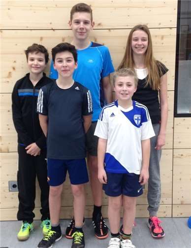 V.l.: Benedikt, Diego, Nicolas, Thomas und Nele.  VfB Linz