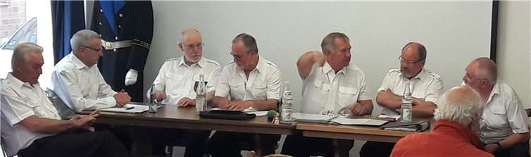 (V.l.). Bernd Günther (Beisitzer), Eberhard Schreiner und Hans-Werner Schupbach (1. und 2. Schriftführer), Wolfgang Jäger (Geschäftsführer), Hans-Georg Schwamb und Michael Baumannn (1. und 2. Vorsitzender), Wolfgang Breitenbach (Schatzmeister). privat