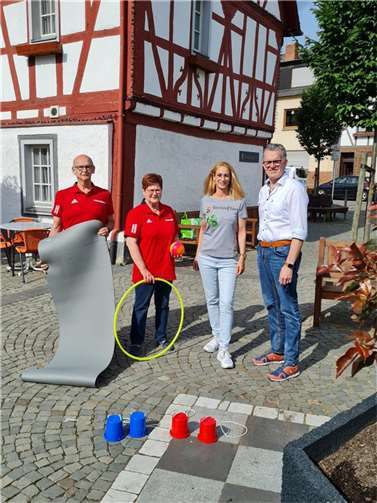 V.l. Bernhard Langen (Presse TV 05), Gisela Müller (Geschäftsführerin TV 05), Lydia Karbach (Bewegungsmanagerin Kreis Mayen-Koblenz und Gerd Harner (Stadtbürgermeister). Foto: privat