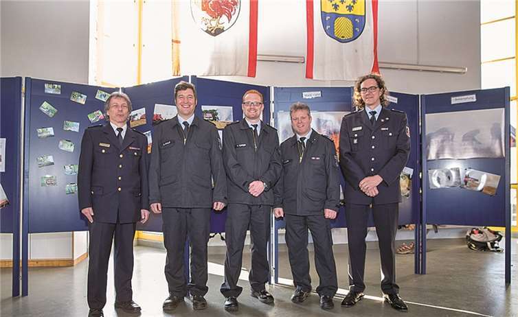 V.l.: Branddirektor W. Schröder, stv. Einheitsführer OBM David Balle, Einheitsführer Brandmeister Timo Töpfer, Oberbrandmeister Peter Marx, SFV Vorsitzender Bernd Naunheim.Kai Töpfer