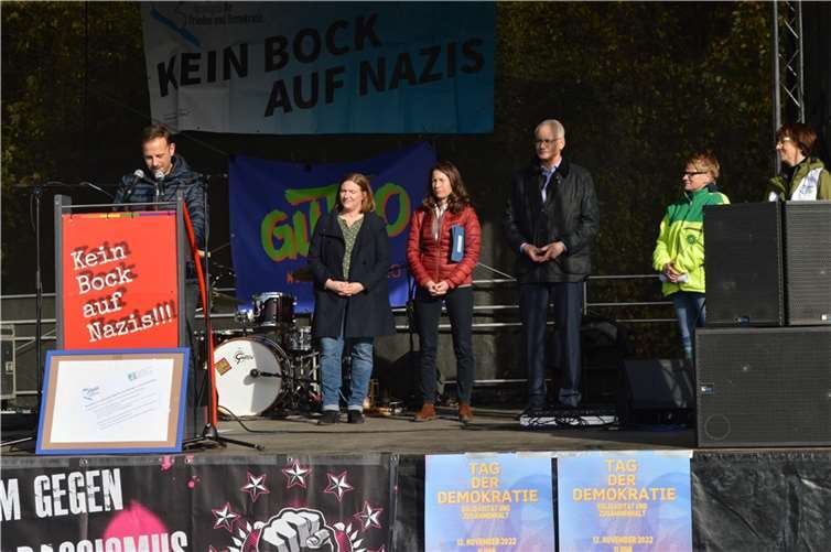 V.l. Bürgermeister Björn Ingendahl, die stellvertretende Ministerpräsidentin Katharina Binz, Landrätin Cornelia Weigand, der Präsident der Hochschule Koblenz Dr. Karl Stoffel, die Landesvorsitzende der Polizeigewerkschaft Sabrina Kunz und Michaela Schmitt vom Bündnis für Frieden und Demokratie. Fotos: AB