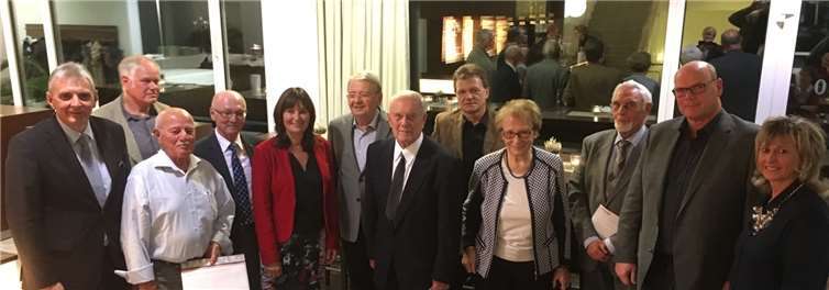 V.l.: Bürgermeister Claus Peitz, Karl-Ernst Schweitzer, Georg Ruzanski, Helmut Gardlo, Mechthild Heil, MdB, Hans Metzger, Josef Braun, Bernd Seninger, Änne Meinhart, Hans Rumpf, Gerhard Masberg und Bärbel Schäfgen. Privat