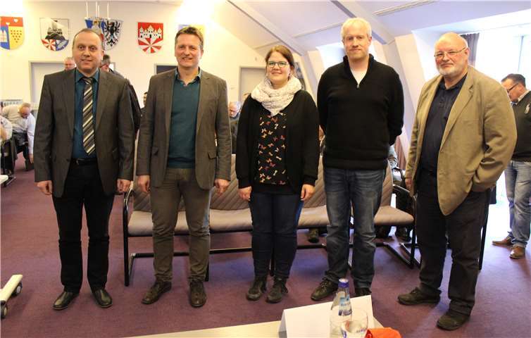 V.l.: Bürgermeister Johannes Bell, SGD Nord Mitarbeiter Referatsleiter Dr. Roland Pietsch, Mona Christ, Volker Hartmann und Dr. Axel Schmidt.  VG Brohltal