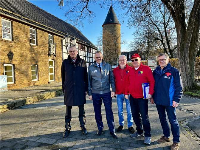 V.l. Bürgermeister Ludger Banken, Schirmherr der Veranstaltung, Stabsoffizier Johannes Langendorf, Tourleiter der Bigband, Manfred Böttcher Schriftführer, Alfred Eich Vorsitzender, Andreas Klassen 2. Vorsitzender Orga-Chef. Foto: privat