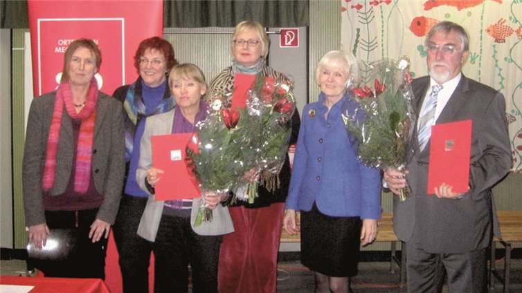 (V.l.) Bürgermeisterkandidatin Dr. Brigitte Kuchta, Barbara Heymann, Klaudia Johannes, Gudrun Eigenwillig, Erdmute Rebhan, Hans-Willi Koch.  Privat
