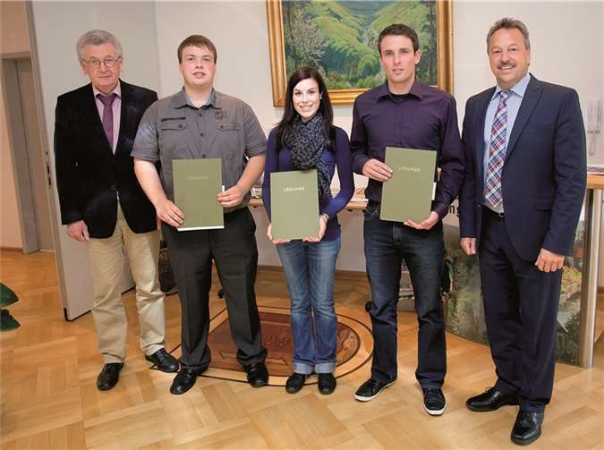 V.l.: Büroleiter Horst Hachenberg, Jörg Weißenfels, Chiara Vargiu, Patrick Hümmerich und Bürgermeister Hans-Werner Breithausen.privat